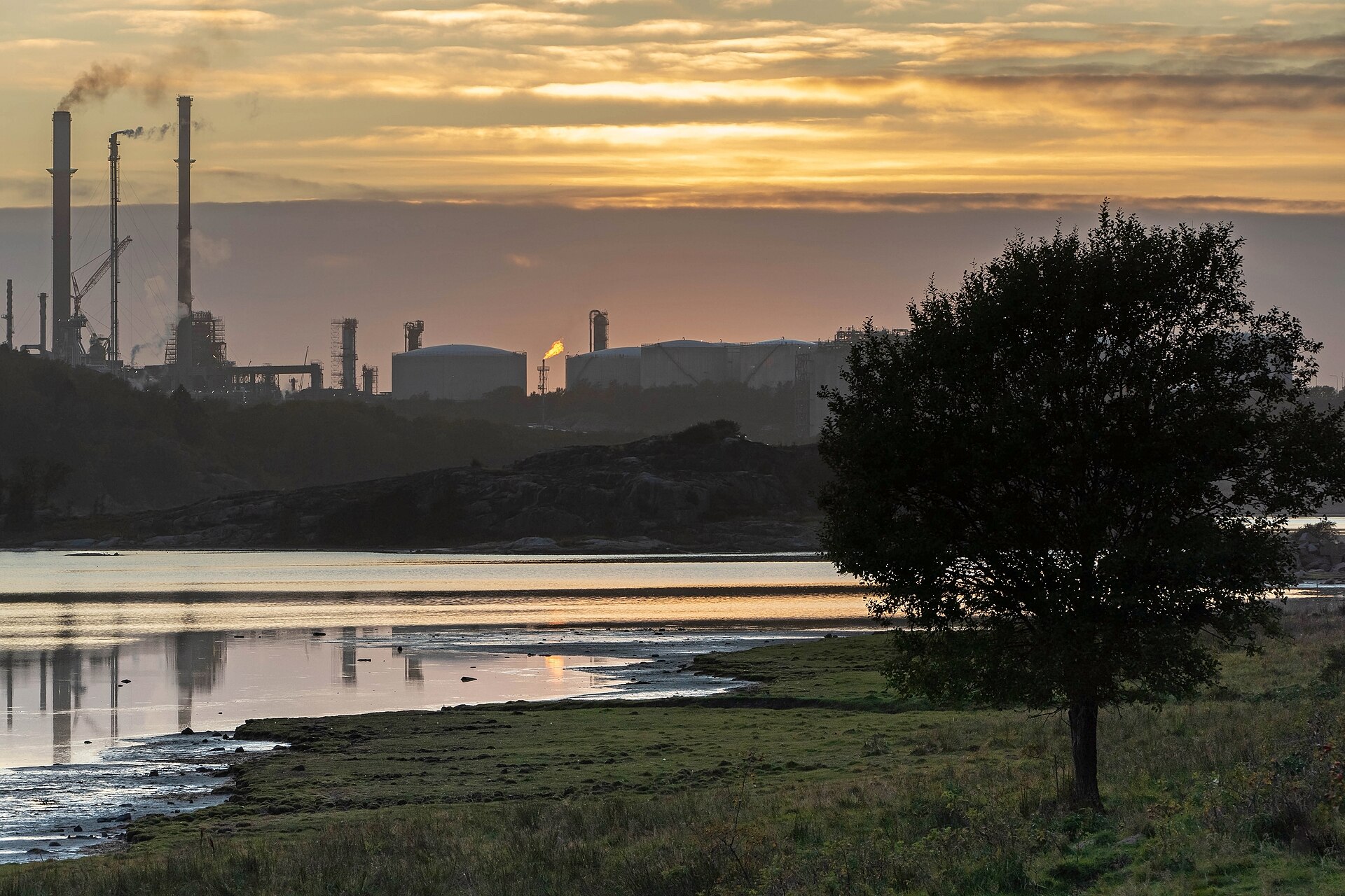 Diesel prices and the forces that move them from refinery to pump
